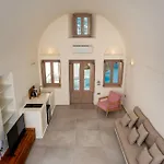 Finika Santorini
