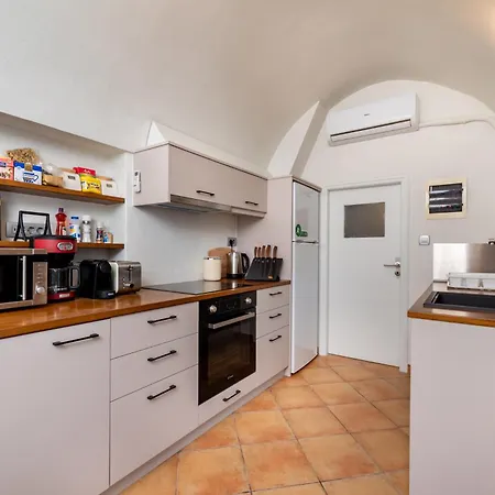 Finika Santorini Villa Mesariá