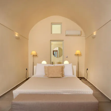 Finika Santorini Mesariá