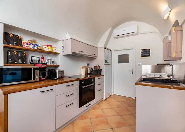 Finika Santorini Villa Mesaria