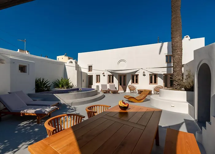 Finika Santorini Messaria (Santorini)