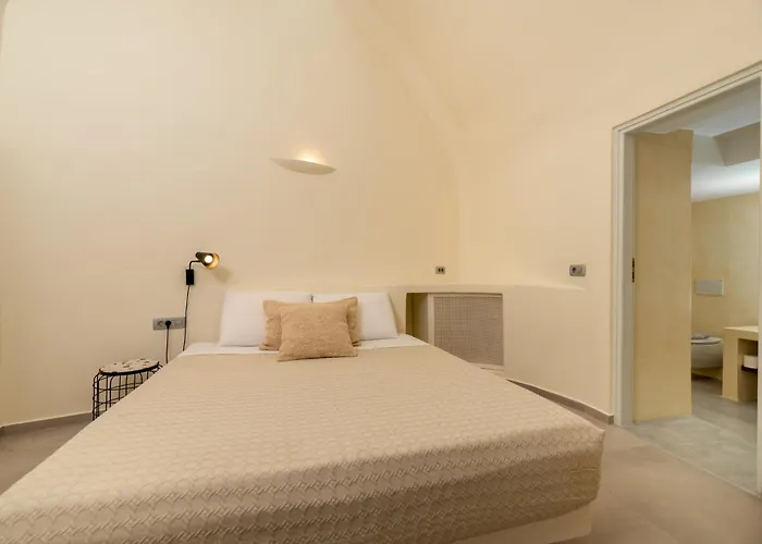 Finika Santorini * Messaria (Santorini)