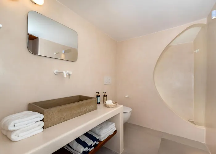 Finika Santorini Villa *