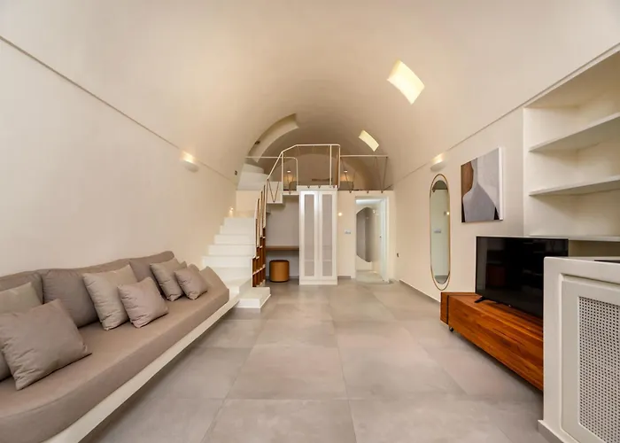 Finika Santorini Villa *