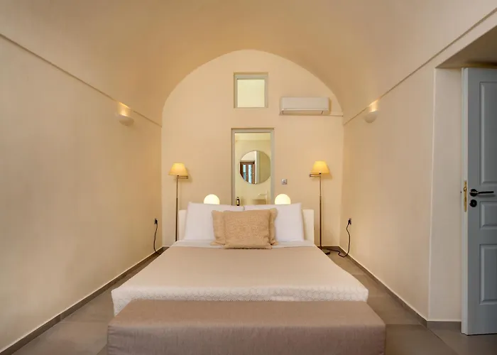 Finika Santorini Mesaria