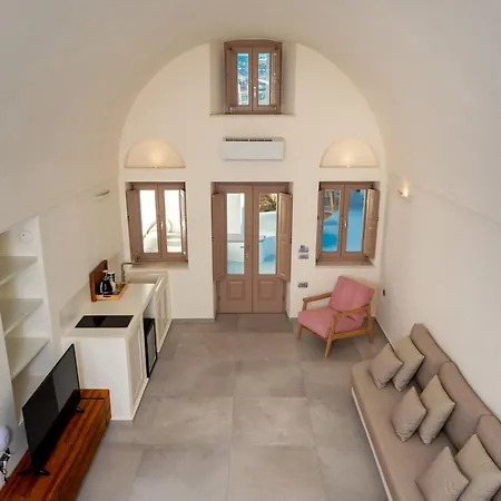 Finika Santorini