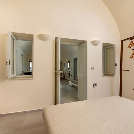 Finika Santorini *